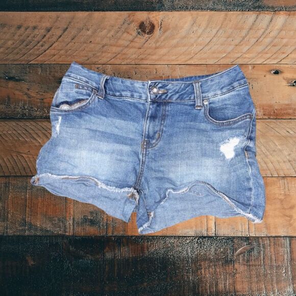 Maurices Mid Rise Denim Light Wash Shorts Size 6 #44 - Picture 1 of 5